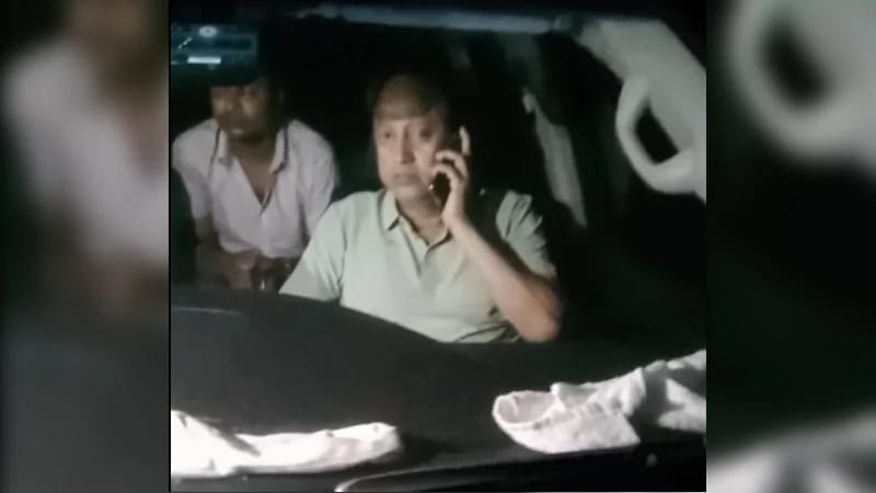 ভোটের আগের রাতে এমপিপুত্রের শ্বশুরের বিরুদ্ধে টাকা বিতরণের অভিযোগ