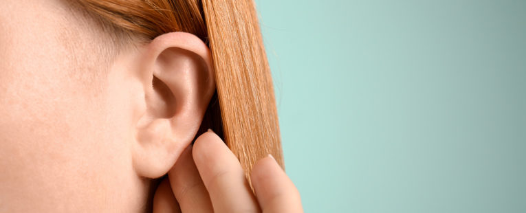 কানে পানি ঢুকলে কী করবেন, কী করবেন না