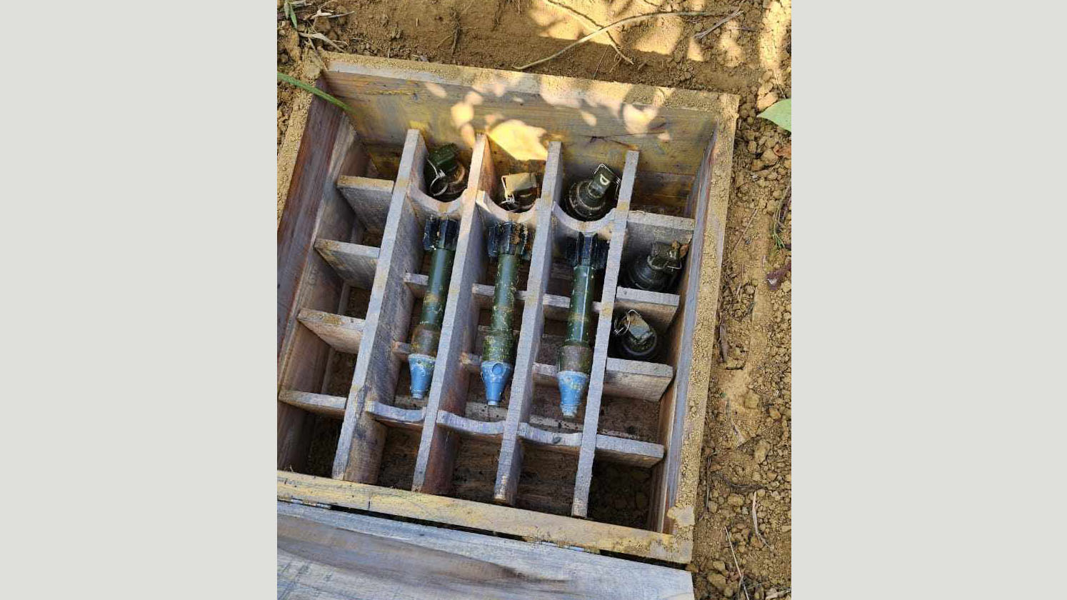 উখিয়ায় আরসার আস্তানা থেকে অস্ত্র, গ্রেনেড, রকেট শেলসহ গ্রেপ্তার ২