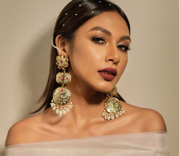 মেকআপে হাইলাইটার সঠিকভাবে ব্যবহার করছেন তো?