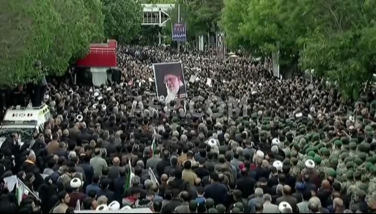 ইরানের প্রেসিডেন্ট রাইসির দাফনে লাখো মানুষের ঢল