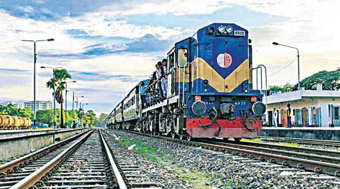 ২৬ ঘণ্টা পর রেলকর্মীদের কর্মবিরতি প্রত্যাহার, সকাল থেকে চলবে ট্রেন