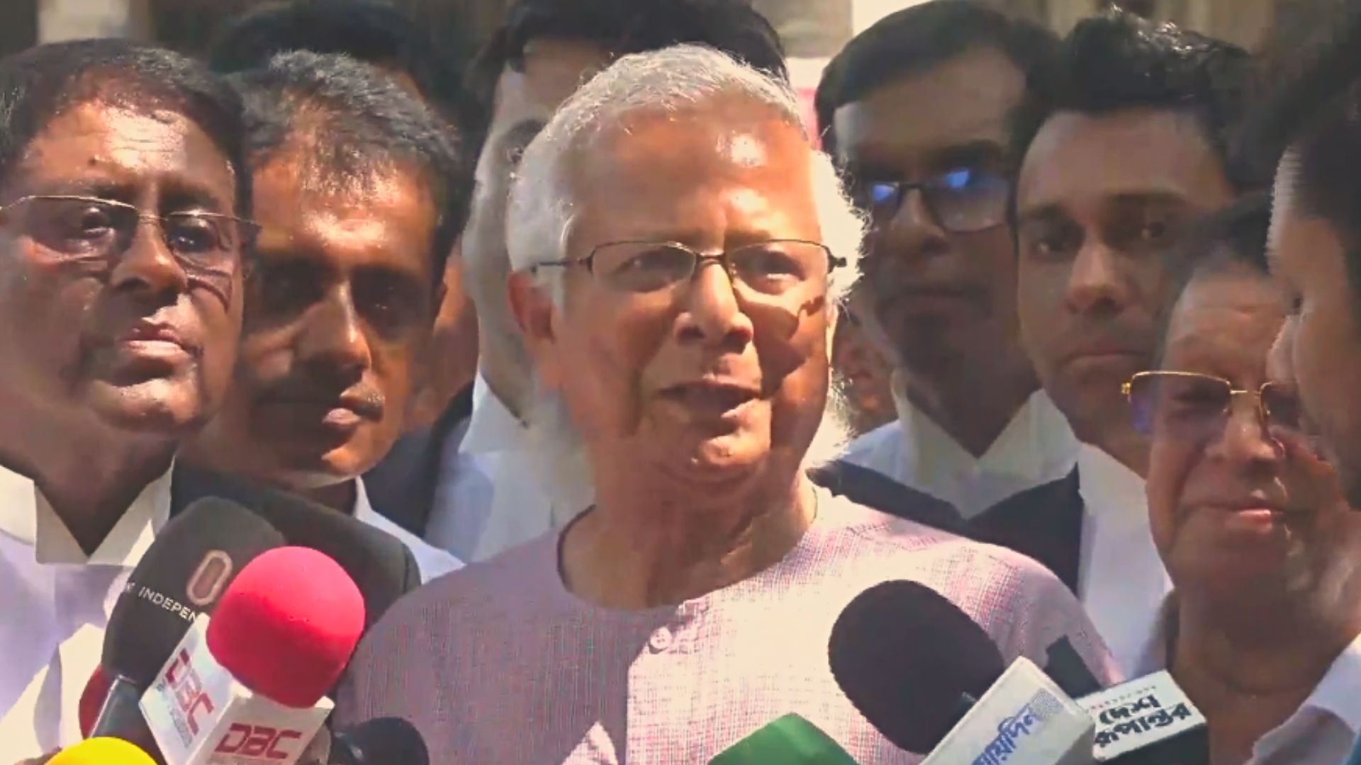 ‘ইতিহাসে নজির নেই এক নোবেল বিজয়ীর বিরুদ্ধে আরেক নোবেল বিজয়ীর মামলার’