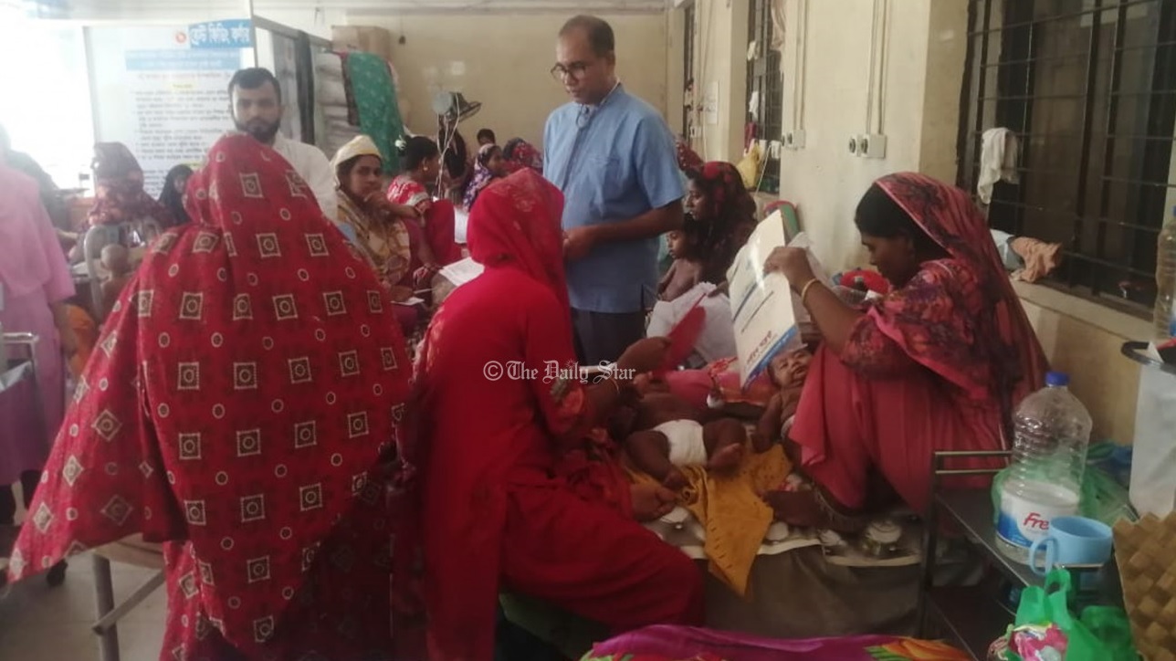 কমছে স্বাস্থ্য খাতে বরাদ্দ, বেশি ব্যয়েও ভোগান্তি বাড়ছে মানুষের