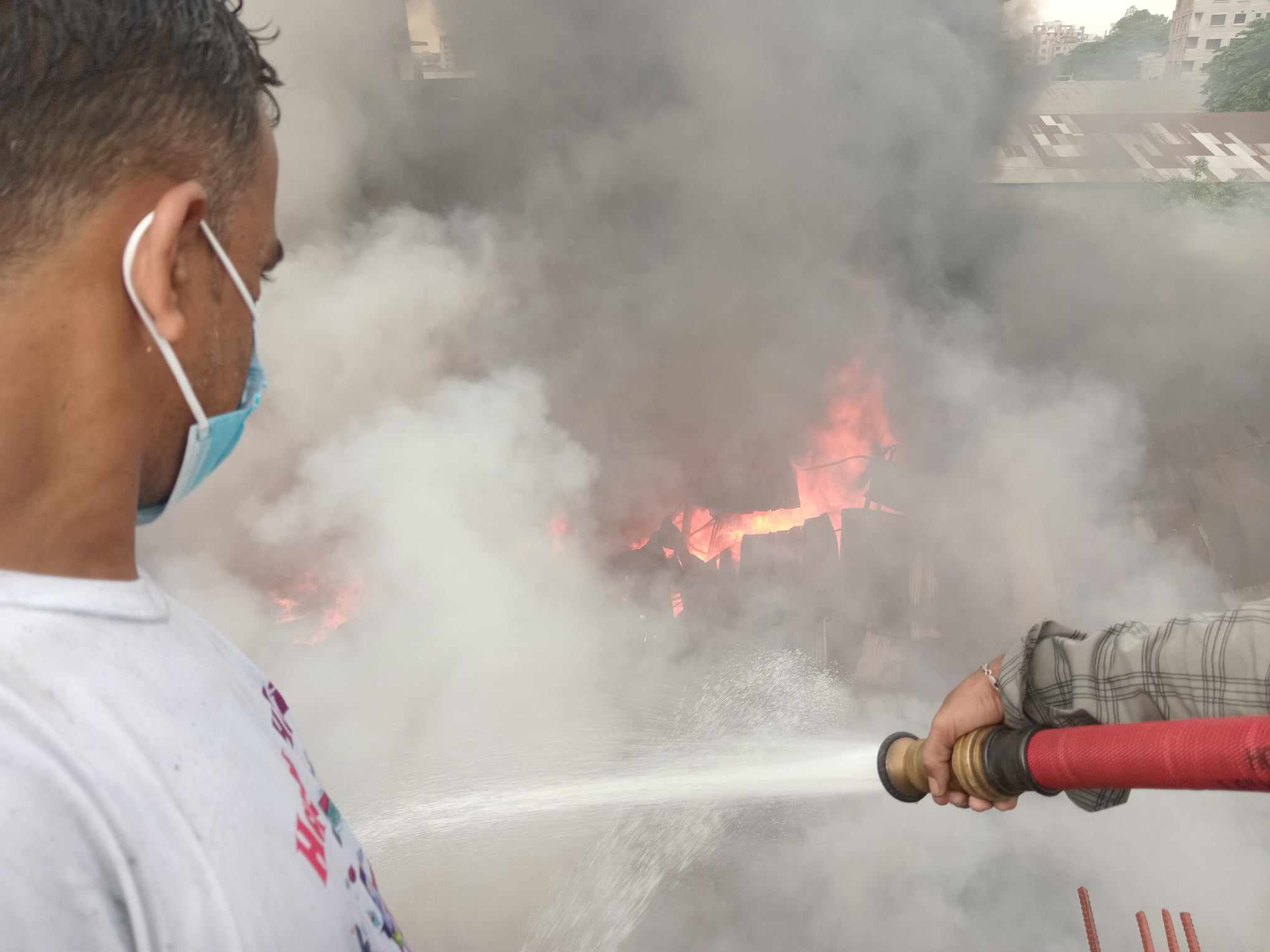 চট্টগ্রামে পোশাক কারখানায় আগুন, নিয়ন্ত্রণে ৬ ইউনিট