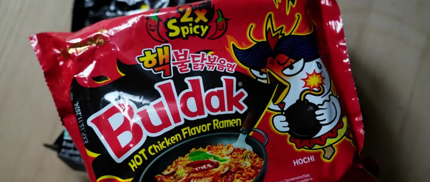 স্থাস্থ্য ঝুঁকির জেরে কোরিয়ান নুডলস বিক্রি বন্ধ করল ডেনমার্ক
