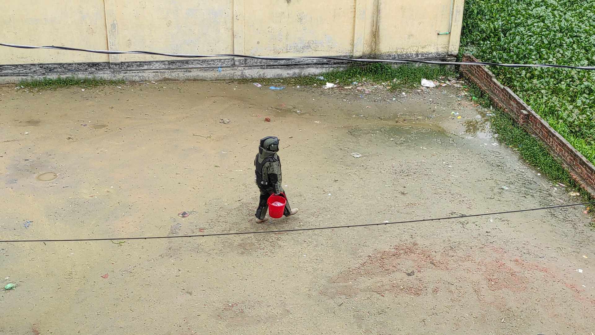 নারায়ণগঞ্জের সেই বাড়ি থেকে ‘বোমা সদৃশ বস্তু’ উদ্ধার