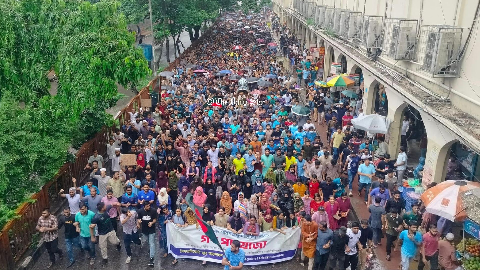 কোটা পুনর্বহালের প্রতিবাদে এক ঘণ্টা শাহবাগ অবরোধ