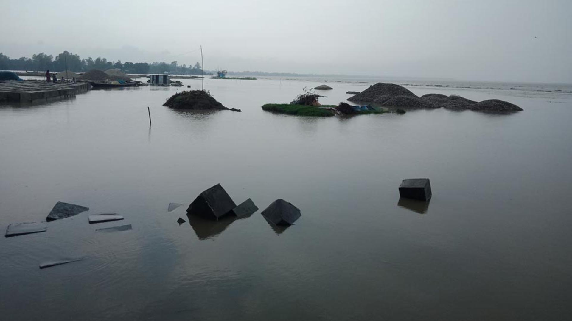 প্রতি ১২ ঘণ্টায় ১৫-২০ সেন্টিমিটার বৃদ্ধি পাচ্ছে যমুনার পানি, বাড়ছে দুর্ভোগ&nbsp;