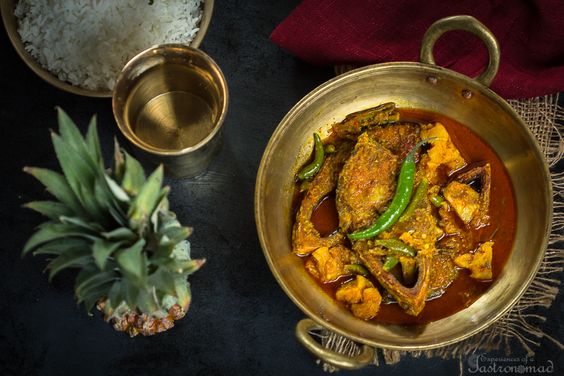 স্বাদে ভিন্নতা আনতে রাঁধুন আনারস দিয়ে ইলিশ