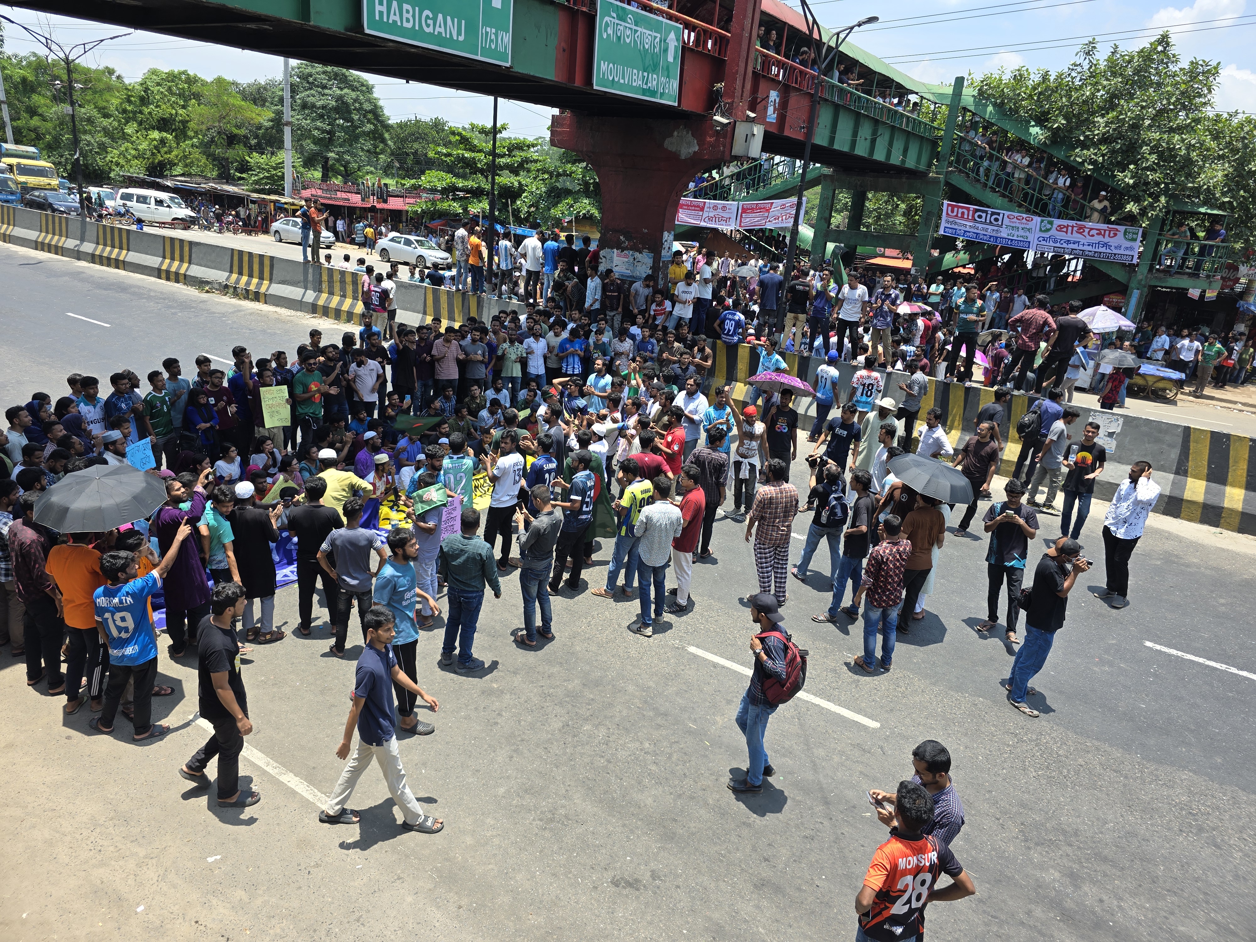 ২ ঘণ্টা পর ঢাকা-আরিচা মহাসড়ক ছাড়লো জাবি শিক্ষার্থীরা