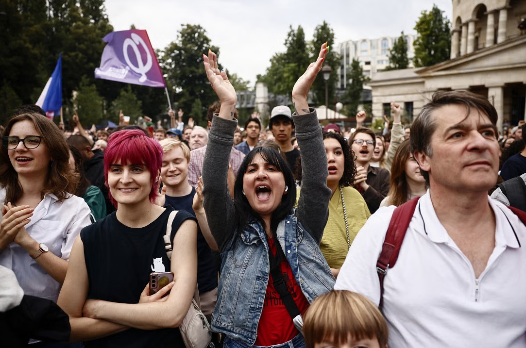 ফ্রান্সে নির্বাচনে বামপন্থিদের জয়জয়কার