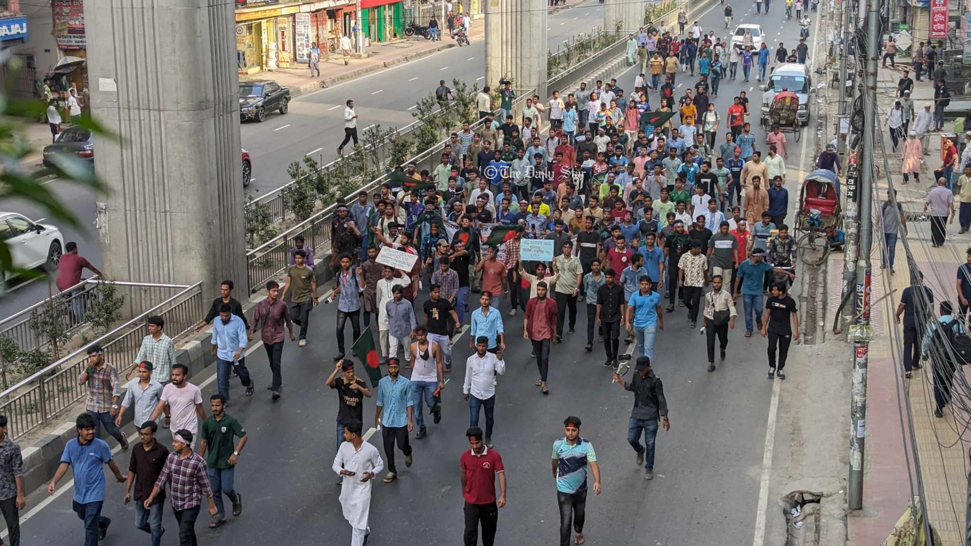 বাংলামোটর-কারওয়ান বাজার পেরিয়ে ফার্মগেটে ‘বাংলা ব্লকেড’