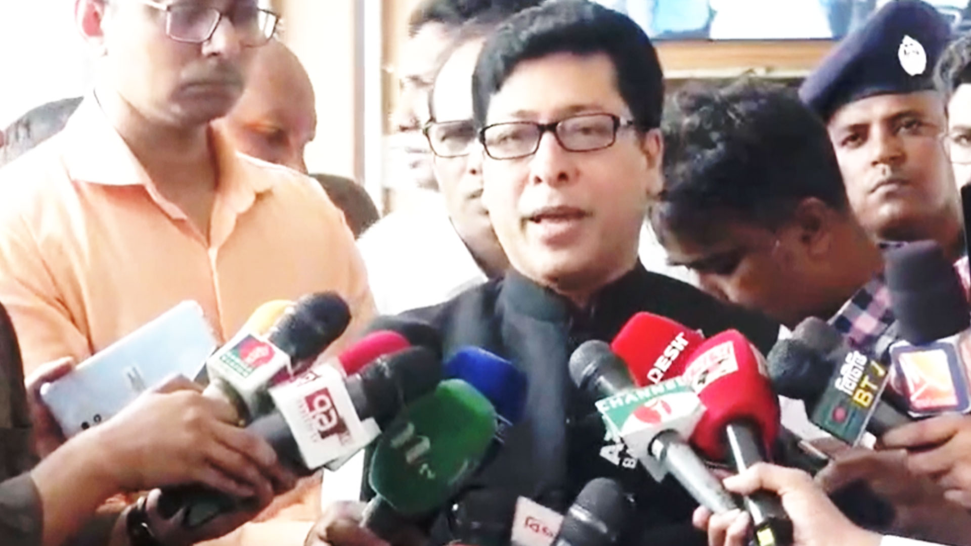 ‘প্ররোচিত না হয়ে’ শিক্ষার্থীদের আদালতে যাওয়ার আহ্বান জনপ্রশাসনমন্ত্রীর