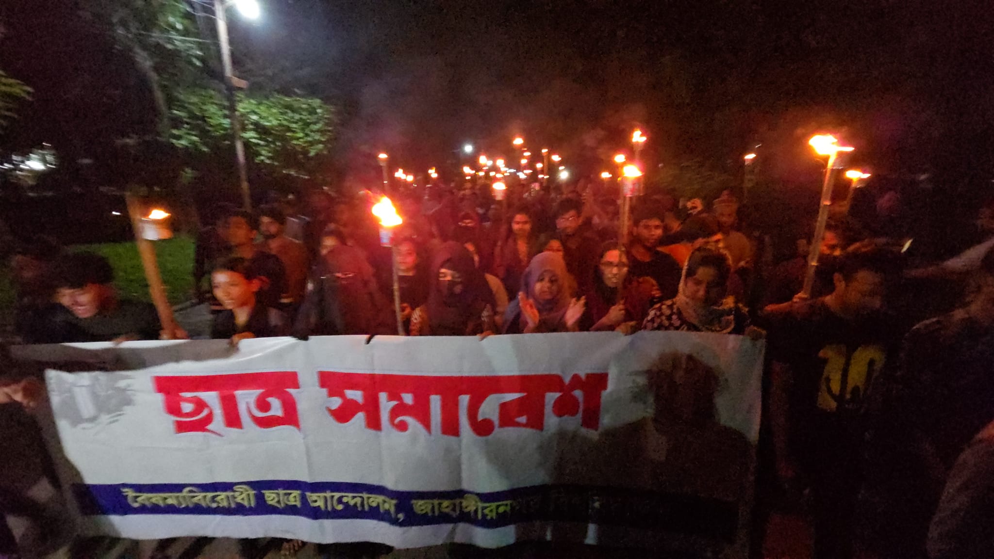 কোটা আন্দোলন: জাবিতে শিক্ষার্থীদের মশাল মিছিল