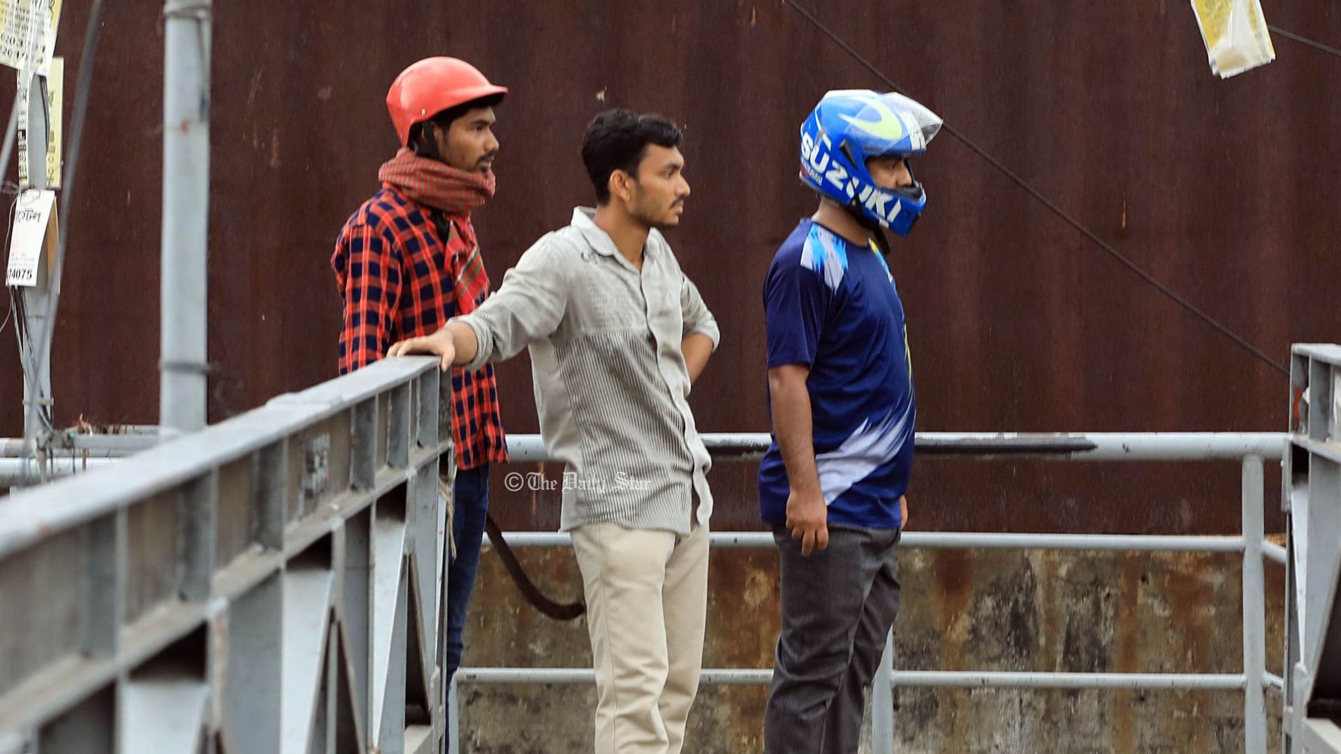 ডেইলি স্টারের ক্যামেরায় সায়েন্সল্যাবে রামদা-লাঠিসোঁটা হাতে ছাত্রলীগ নেতাকর্মী