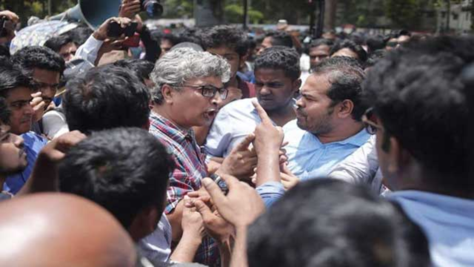 প্রশাসন ব্যর্থ, শুধু শিক্ষার্থী নয় শিক্ষকরাও এখানে নিরাপদ না: অধ্যাপক তানজীমউদ্দিন খান