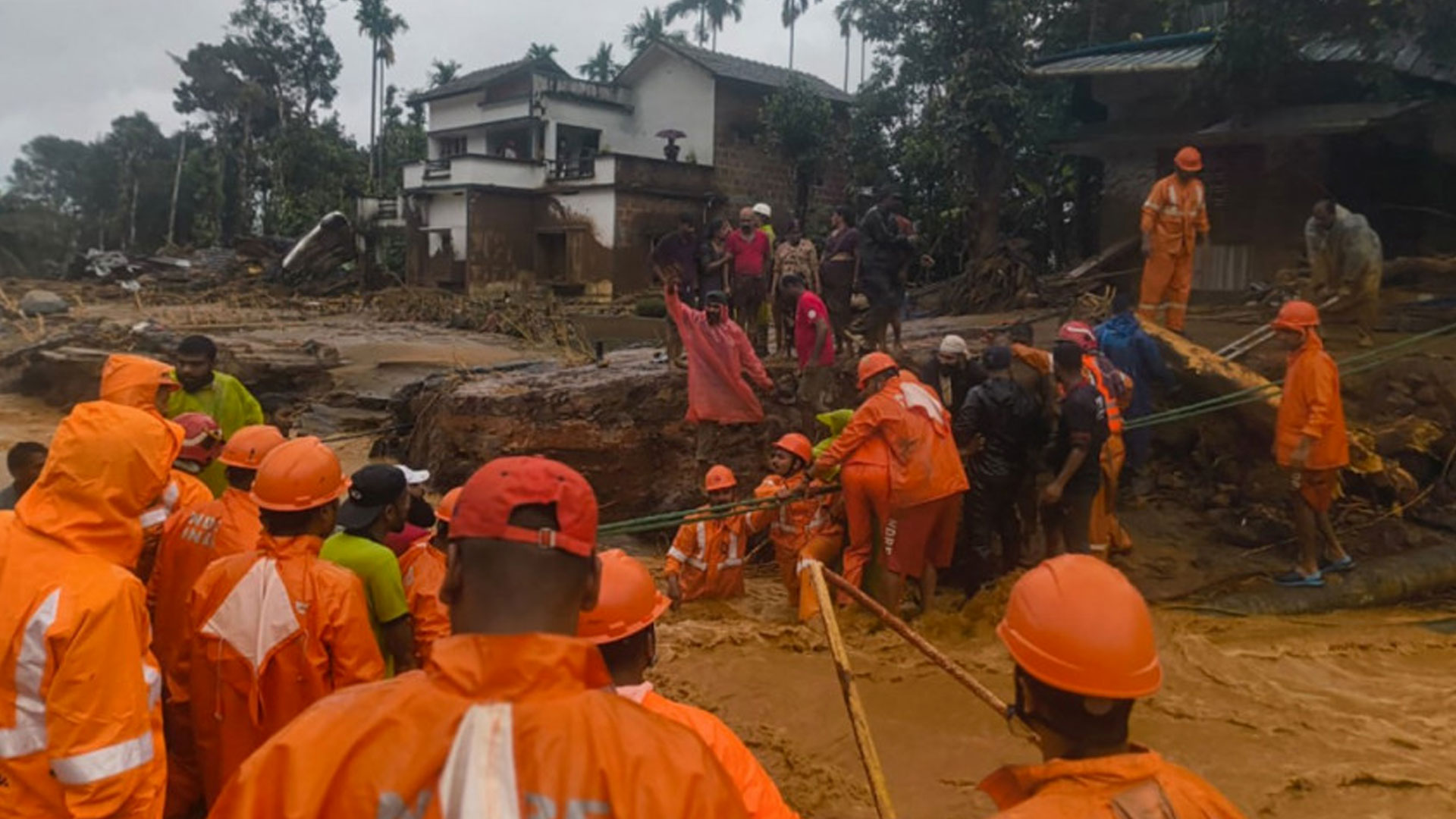 কেরালায় ভূমিধসে মৃতের সংখ্যা বেড়ে ১২৩