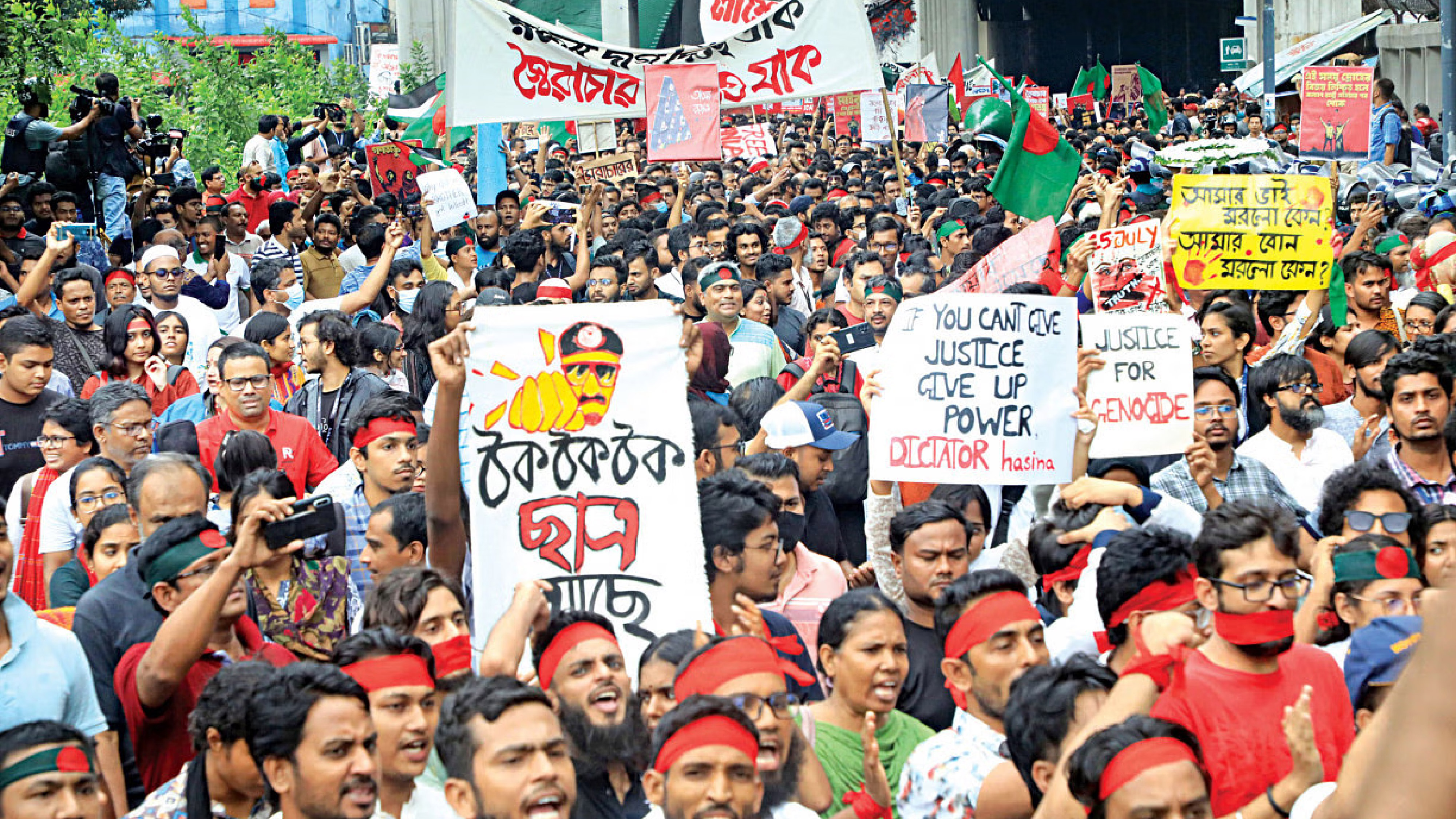 আ. লীগের ৩ নেতাকে আন্দোলনের সমন্বয়কদের সঙ্গে আলোচনার দায়িত্ব দিয়েছেন প্রধানমন্ত্রী