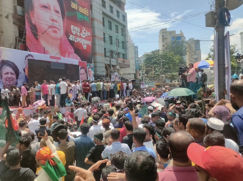 নয়াপল্টনে সমাবেশে বিএনপির হাজারো নেতাকর্মী