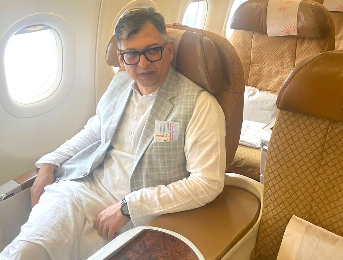 ৯ বছর পর দেশে ফিরলেন বিএনপি নেতা সালাহউদ্দিন আহমেদ