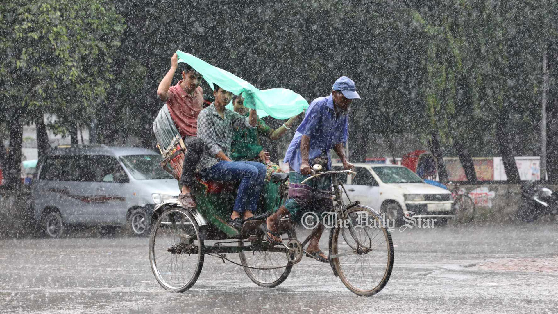 সারা দেশে হালকা থেকে মাঝারি বৃষ্টির সম্ভাবনা