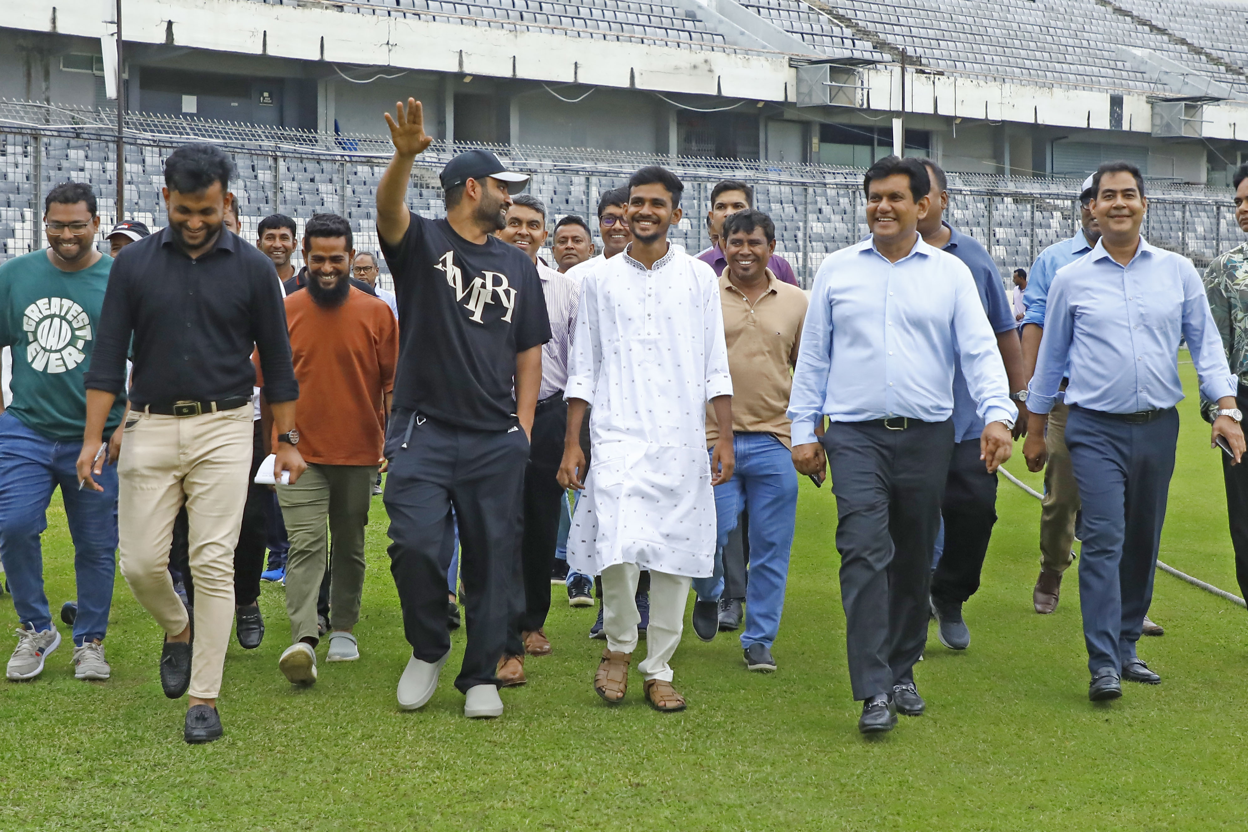 বিসিবিতে ক্রীড়া উপদেষ্টার সঙ্গে তামিম, যা বললেন প্রধান নির্বাহী