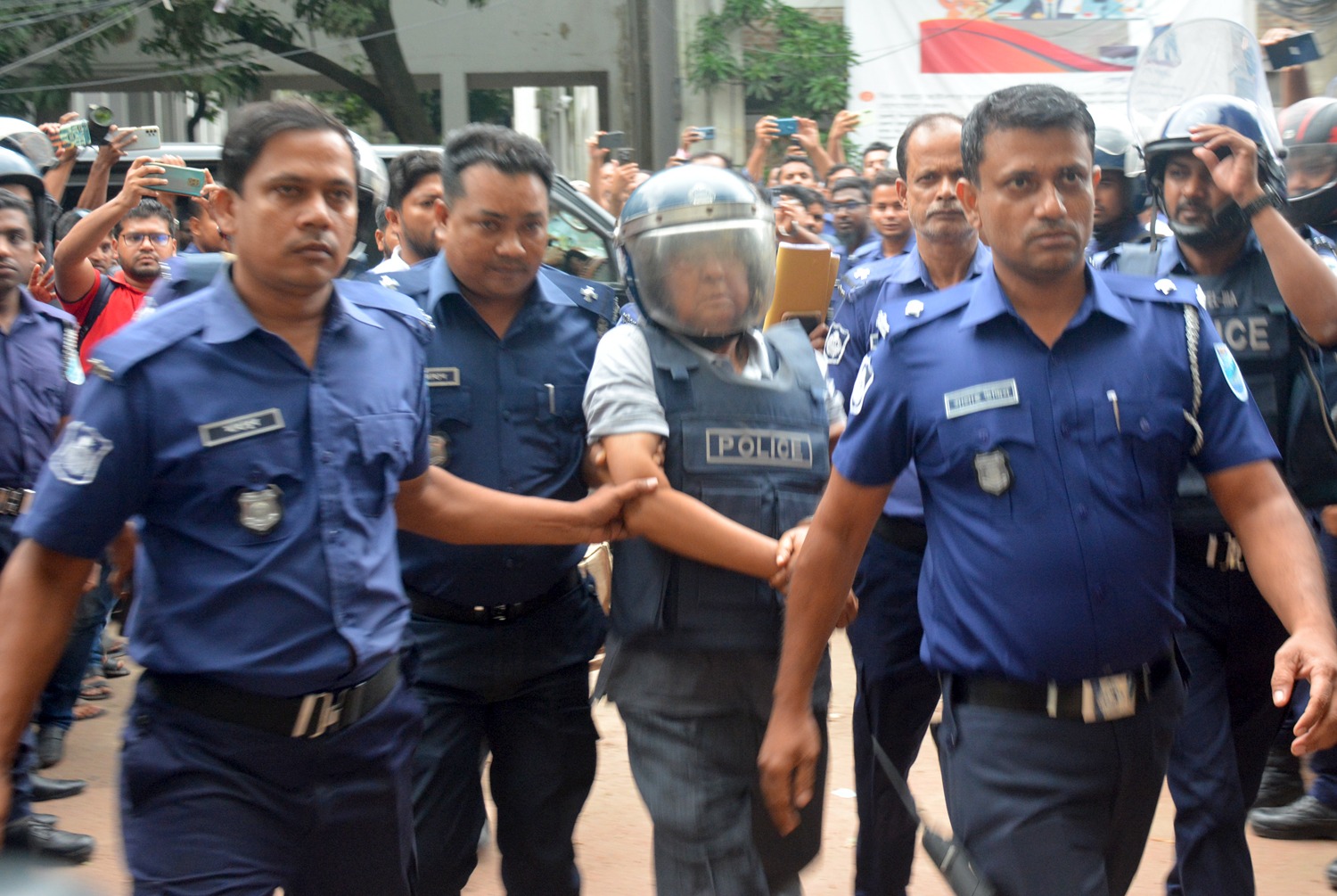 হত্যা মামলায় সাবেক মন্ত্রী গোলাম দস্তগীর ৬ দিনের রিমান্ডে