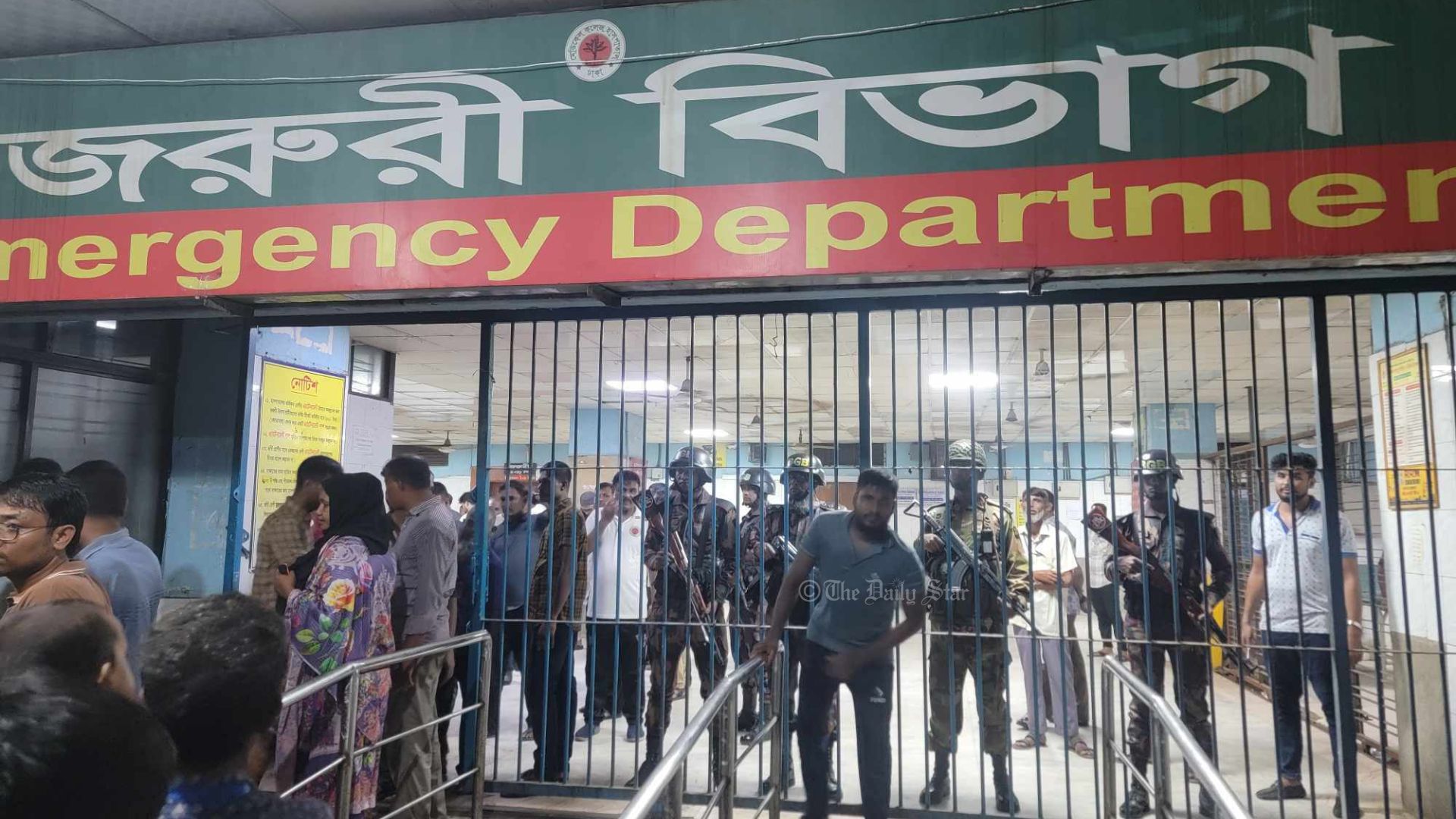 ১০ ঘণ্টা পর ঢামেকের জরুরি বিভাগ চালু