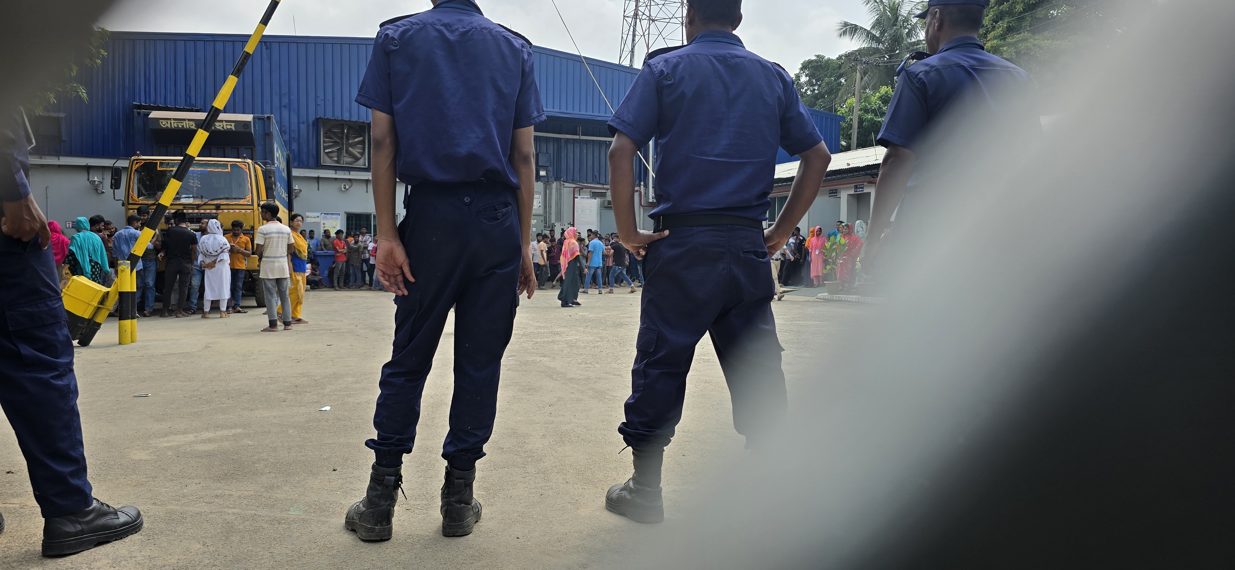 আশুলিয়ায় ২২ পোশাক কারখানা অনির্দিষ্টকালের জন্য বন্ধ