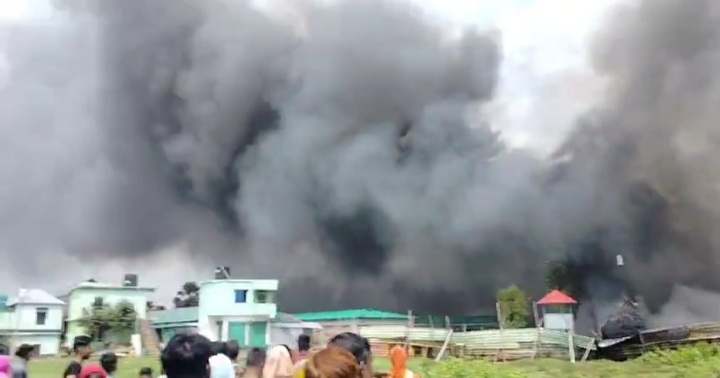 গাজীপুরে বিগবস কারখানার গোডাউনে আগুন দিয়েছেন শ্রমিকরা