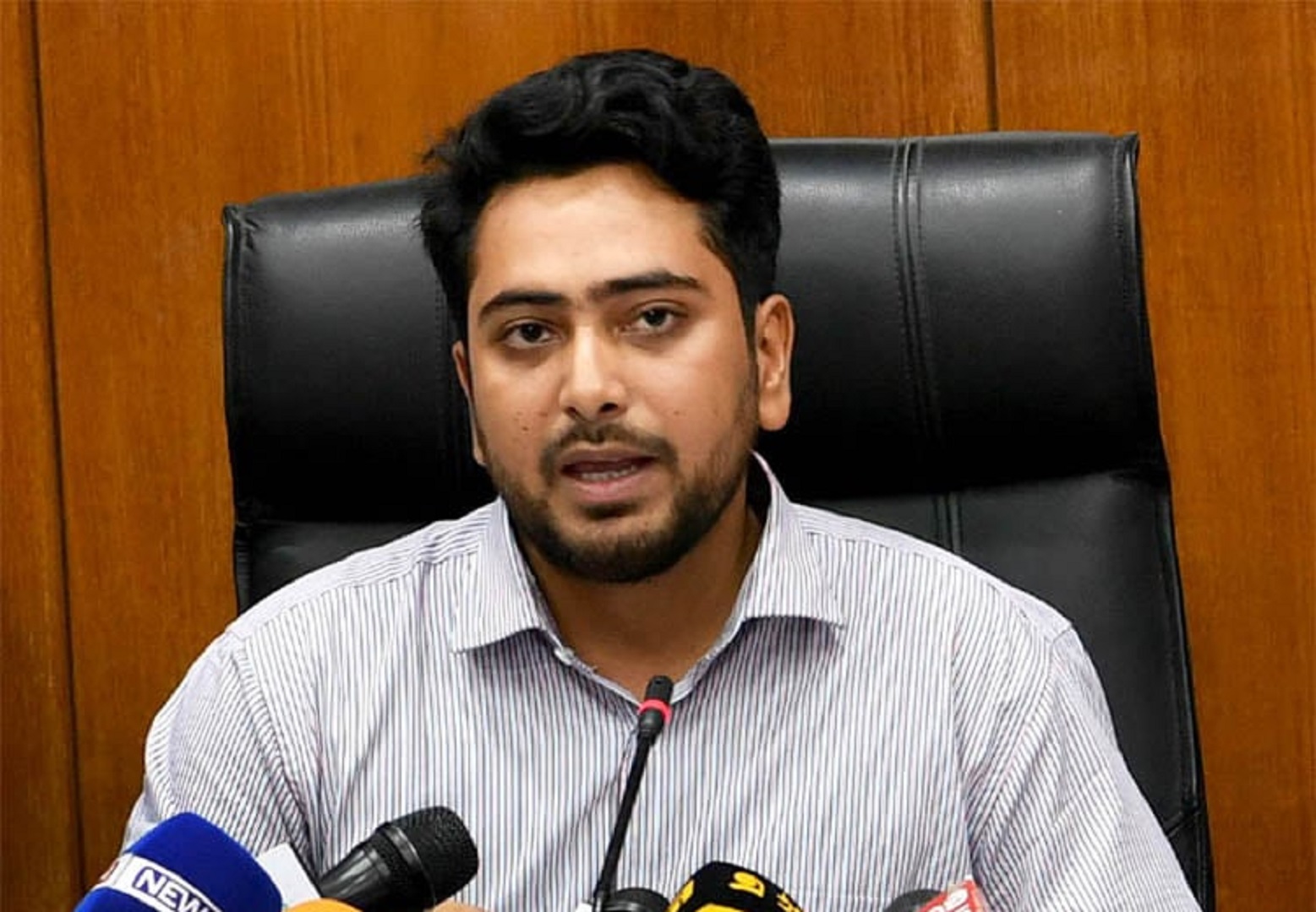 আমি বা আসিফ এখনো পদত্যাগের সিদ্ধান্ত নিইনি, নিলে নিজেরাই জানাব: নাহিদ ইসলাম