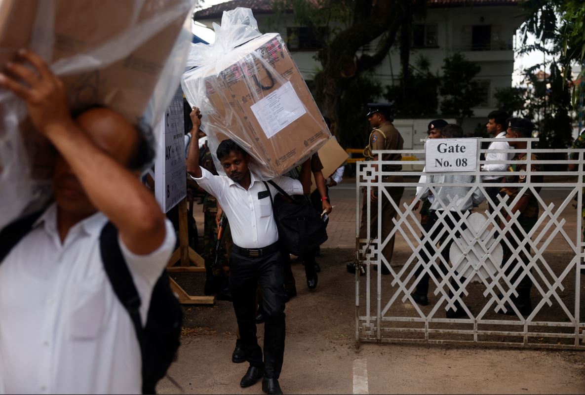 শ্রীলঙ্কার নির্বাচন: দ্বিতীয় পছন্দের প্রার্থীকে বিবেচনায় নিয়ে চলছে নতুন গণনা