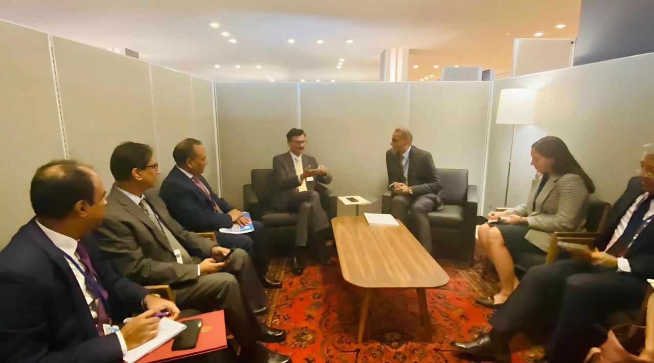 বাংলাদেশে গণতান্ত্রিক রূপান্তর নিয়ে তৌহিদ হোসেন ও রিচার্ড ভার্মার বৈঠক