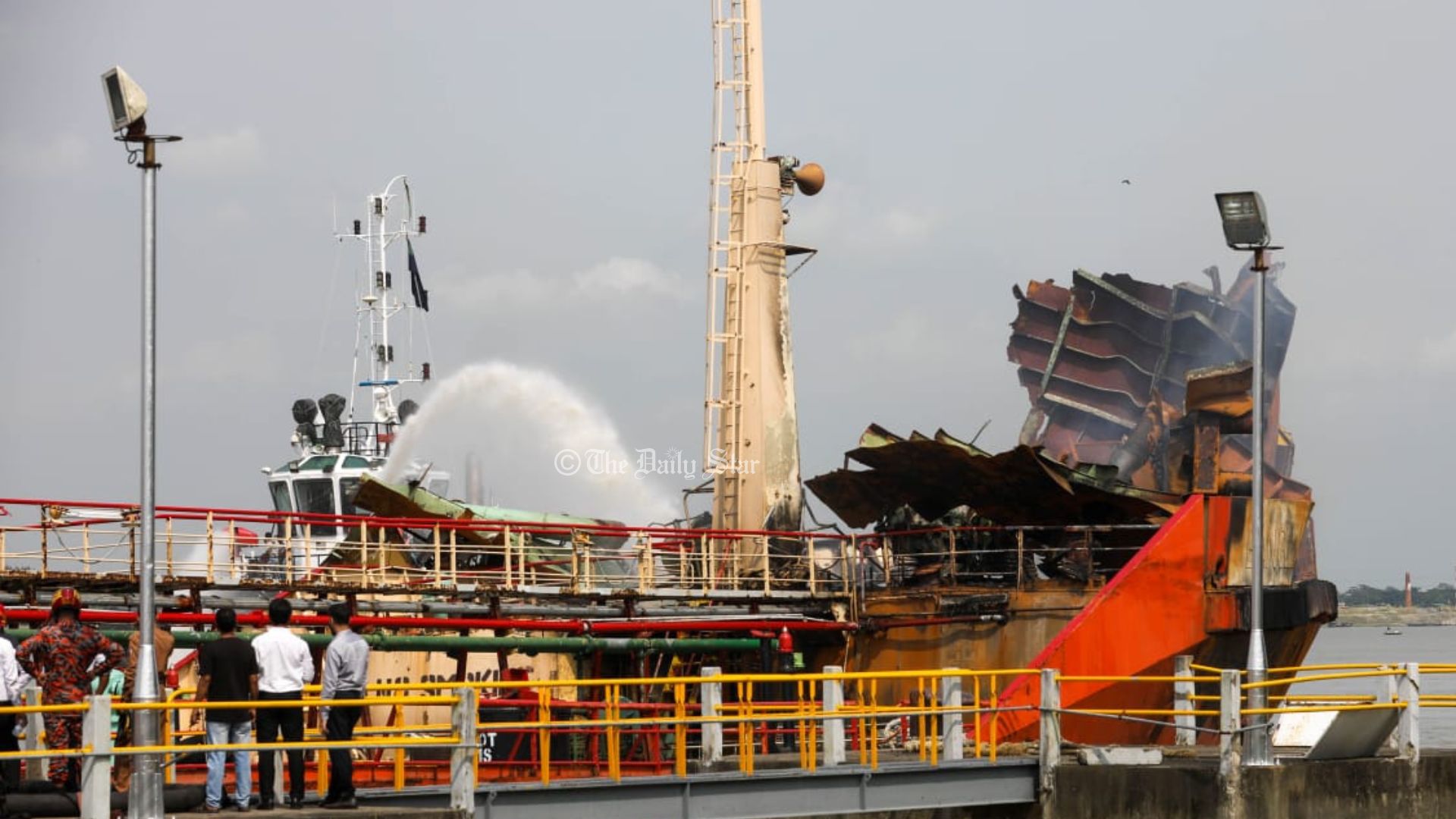 চট্টগ্রামে জাহাজে বিস্ফোরণ অতিরিক্ত দাহ্য গ্যাসের কারণে: তদন্ত প্রতিবেদন