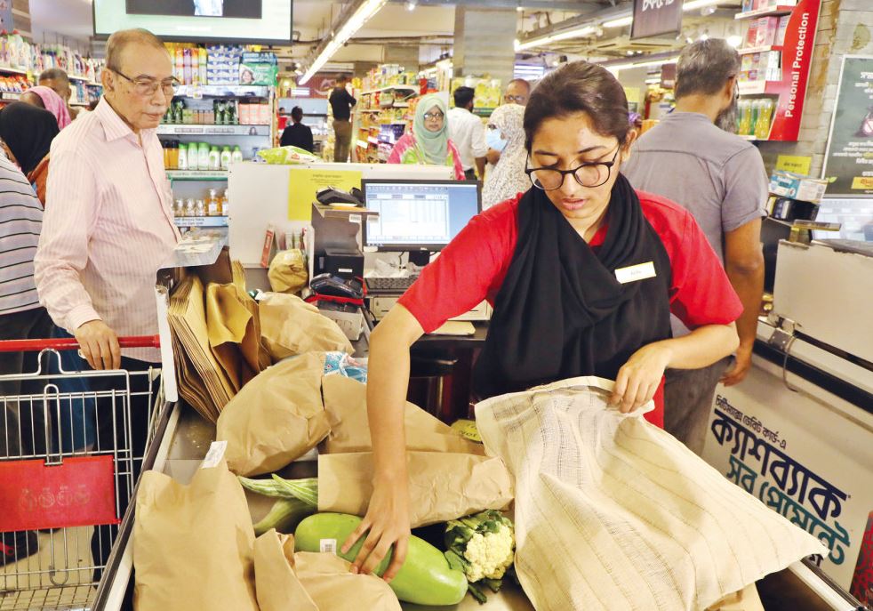 পলিব্যাগ নিষিদ্ধ করায় পরিবেশবান্ধব ব্যাগ ব্যবসায়ীদের সুদিন