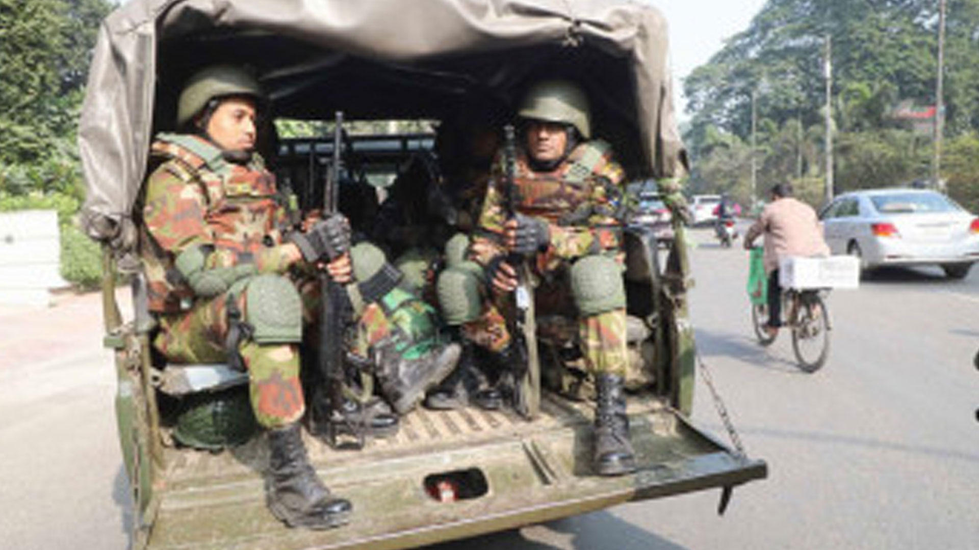 এলাকাবাসীর প্রতিবাদ কর্মসূচির পর মোহাম্মদপুরে অভিযান, আটক ৪৫