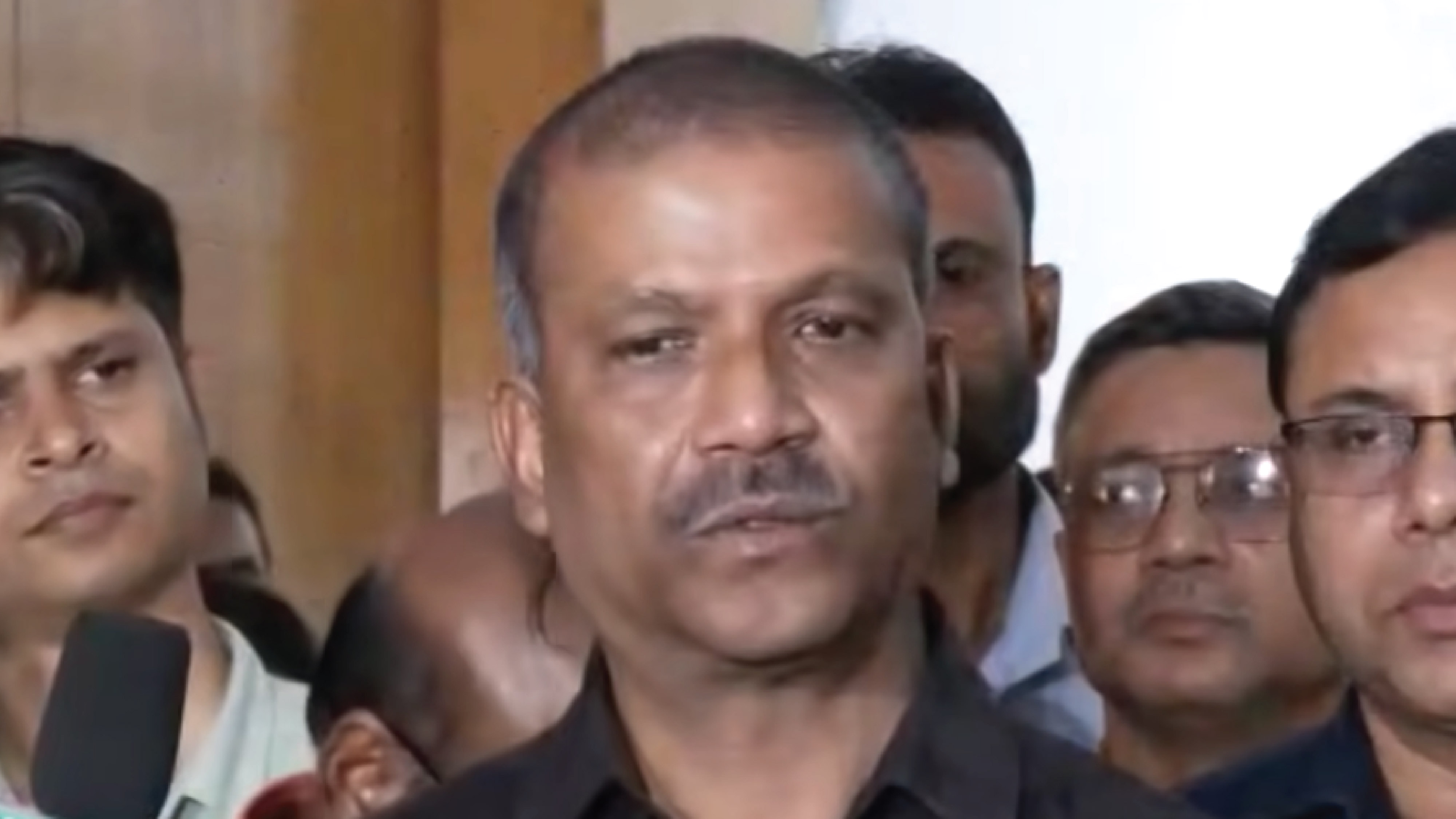 নির্বাচনমুখী যাত্রা শুরু হয়ে গেছে, সার্চ কমিটির নাম প্রকাশ আজ-কালের মধ্যে: আসিফ নজরুল