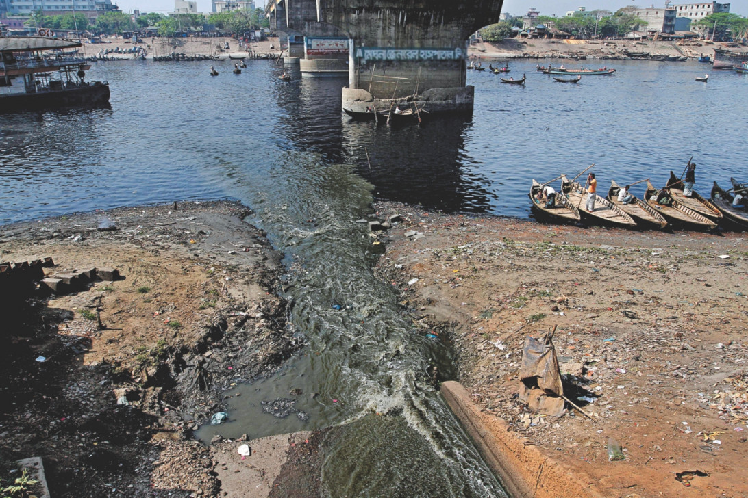 বুড়িগঙ্গার ৪০ শতাংশ দূষণের কারণ ২৫১ পয়োনিষ্কাশন লাইন