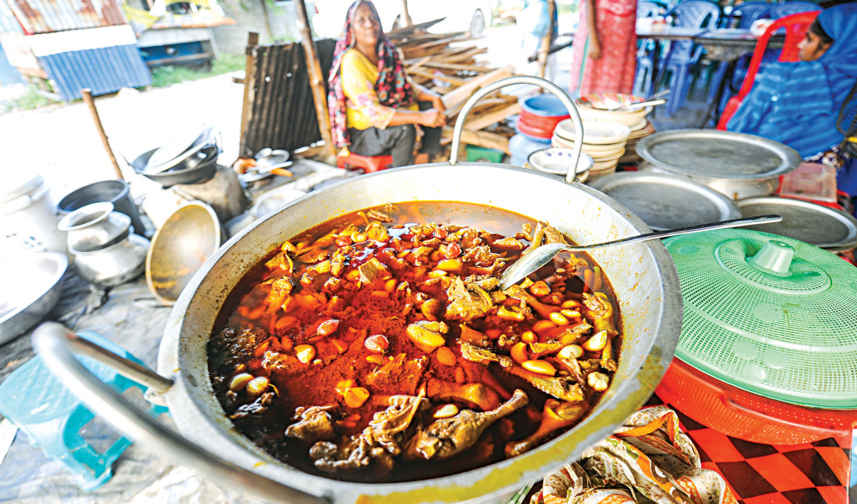 শীতের আগেই মজাদার হাঁসের মাংসের খোঁজ