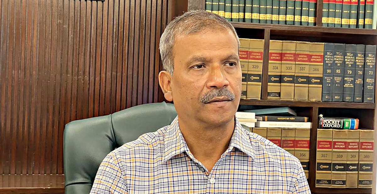 শেখ হাসিনাসহ পলাতকদের দেশে ফেরাতে রেড নোটিশ জারি হচ্ছে: আসিফ নজরুল