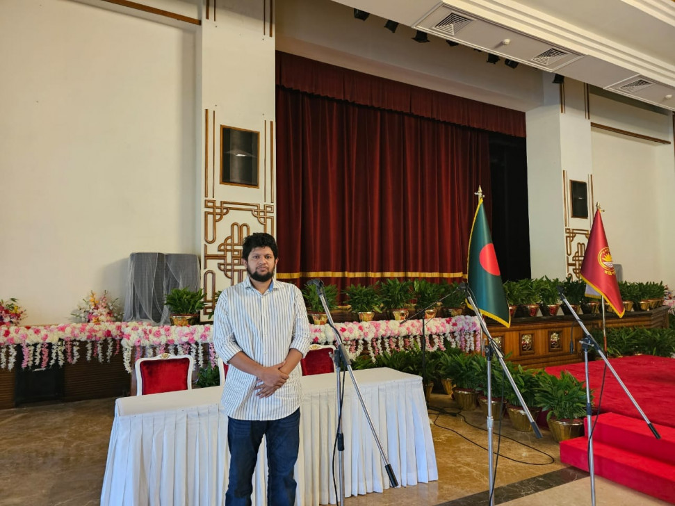 বঙ্গভবনের দরবার হল থেকে সরলো বঙ্গবন্ধুর ছবি