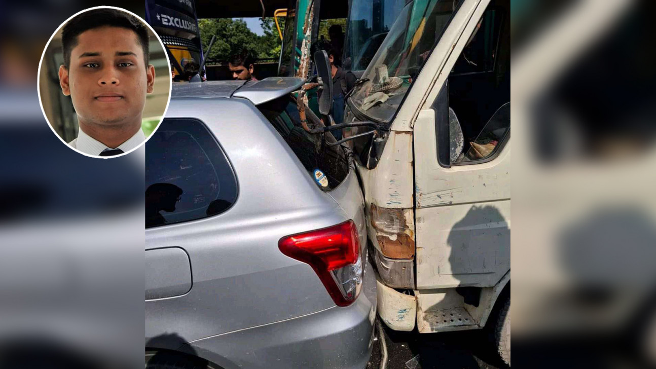 যাত্রাবাড়ীতে হাসনাতকে বহনকারী প্রাইভেটকারে পিকআপের ধাক্কা