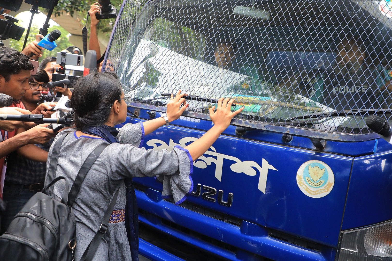 নির্ভীকদের অভিবাদন