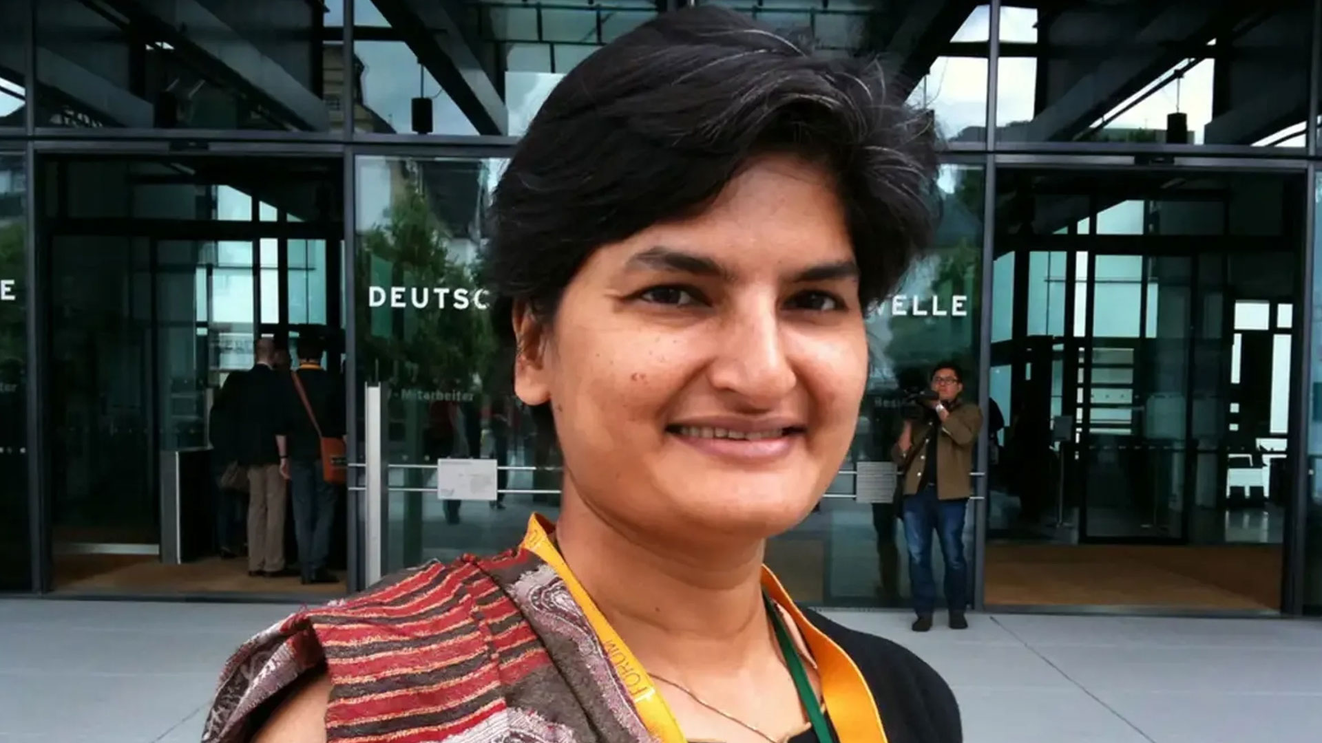 সাংবাদিক মুন্নী সাহা গ্রেপ্তার