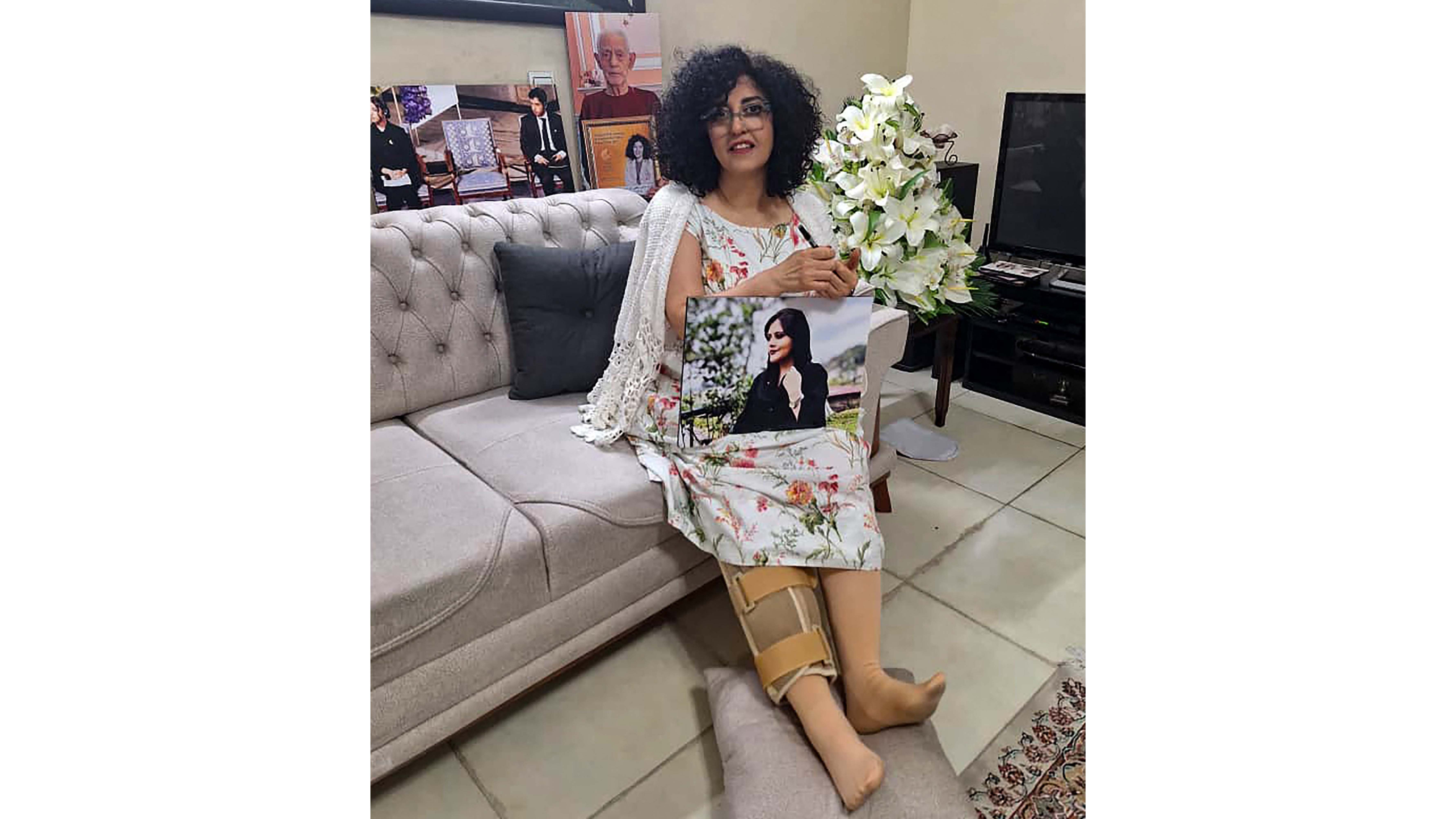 চিকিৎসার জন্য সাময়িক মুক্তি পেলেন ইরানের নোবেলজয়ী নার্গিস