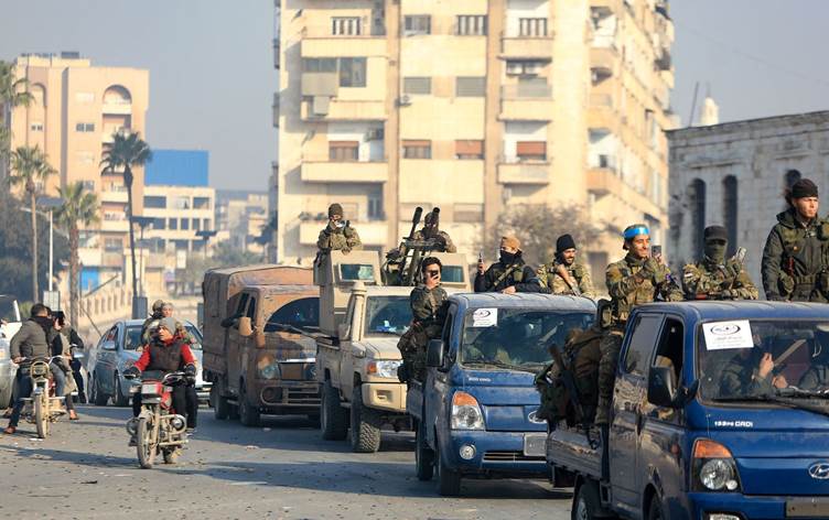 দামেস্কের পথে বিদ্রোহীরা, সিরিয়া থেকে সামরিক কর্মকর্তাদের সরিয়ে নিচ্ছে ইরান