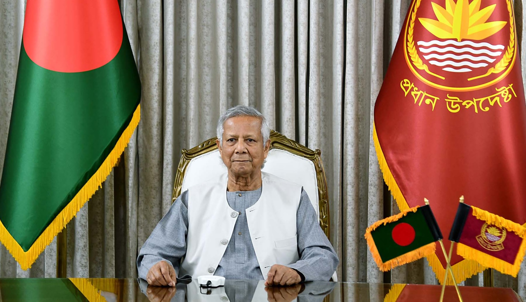 জাতির উদ্দেশে ভাষণ দিচ্ছেন প্রধান উপদেষ্টা