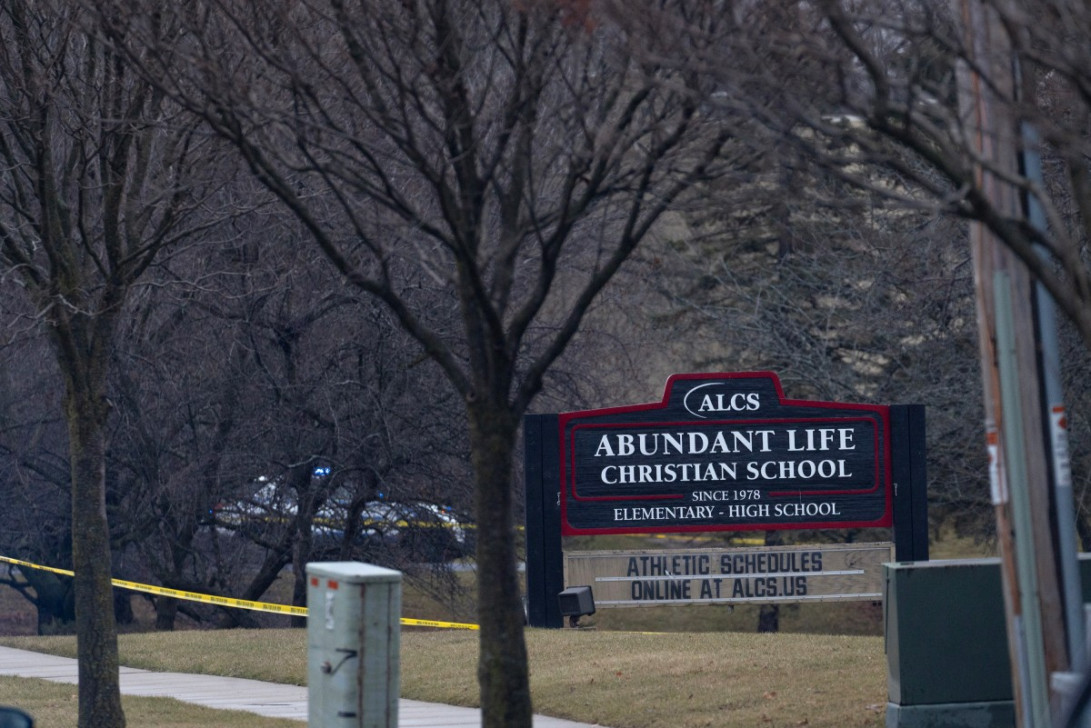 যুক্তরাষ্ট্রে স্কুলে হামলায় বন্দুকধারীসহ নিহত ৩