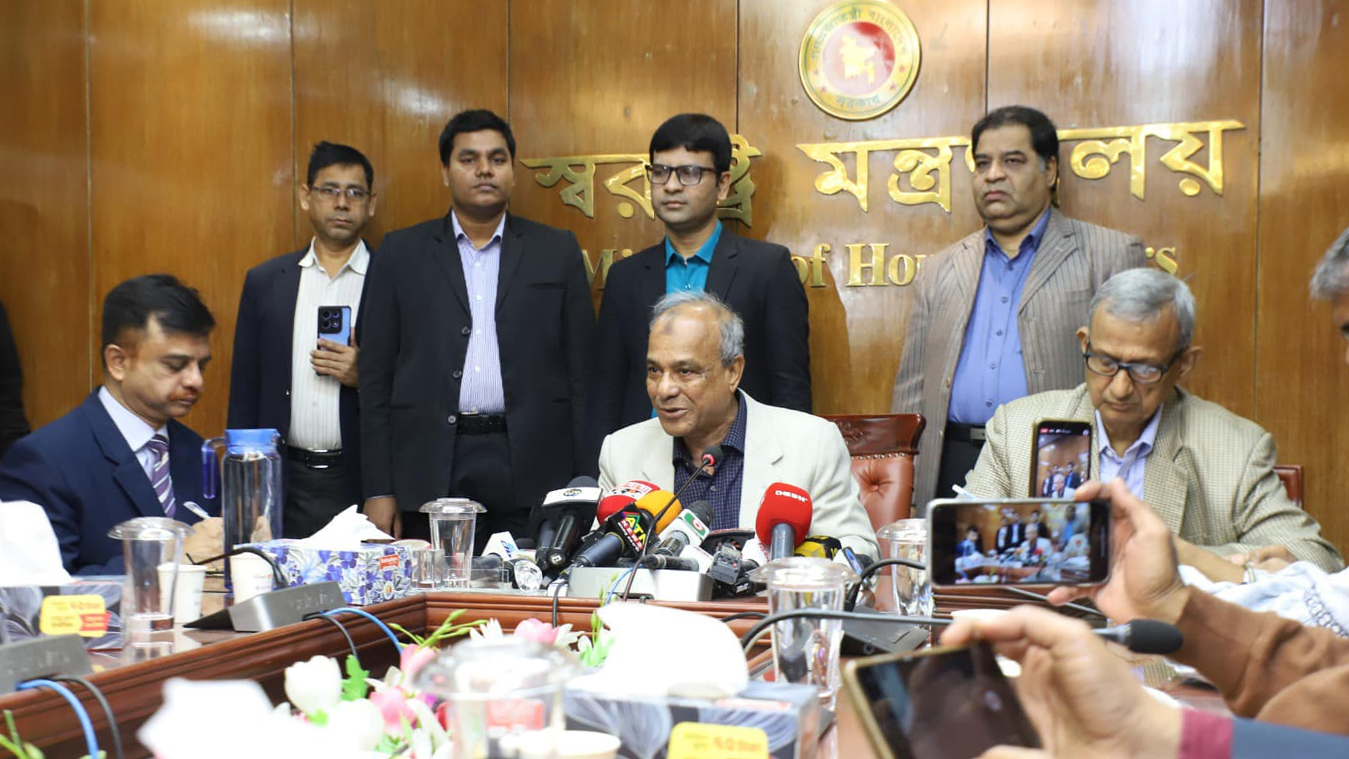 বিডিআর হত্যাকাণ্ড তদন্তে পাঁচ কার্যদিবসের মধ্যে কমিটি: স্বরাষ্ট্র উপদেষ্টা